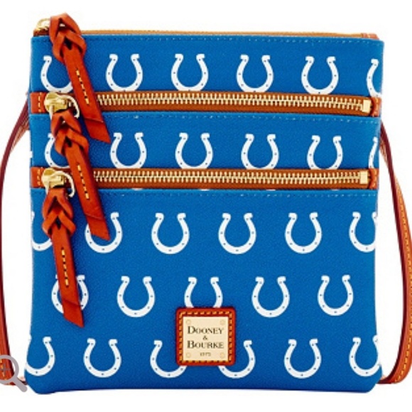 Dooney & Bourke crossbody - Picture 1 of 3